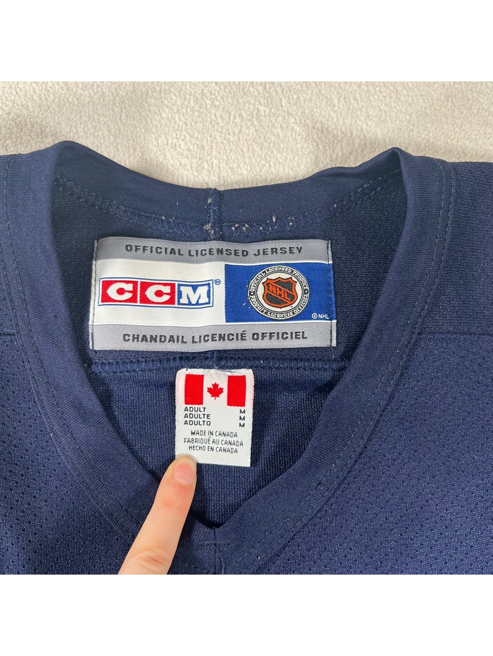 Vintage CCM Vancouver Canucks “Center Ice” patch NHL jersey - Picture 3 of 8